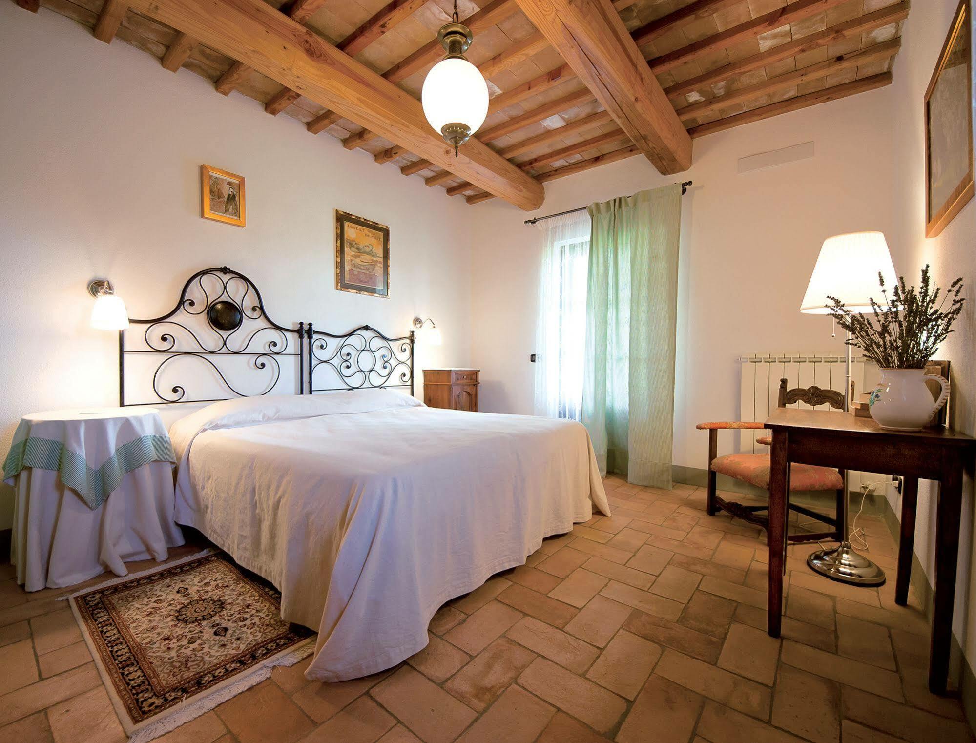Agriturismo Borgo Di Campagna Il Tesoro Torre Alfina エクステリア 写真
